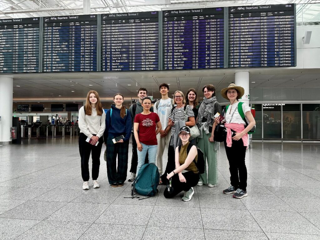 Schülergruppe auf dem Weg nach Hangzhou, China